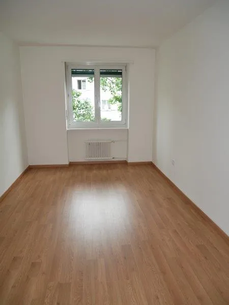 Appartement rénové de 2 pièces avec balcon