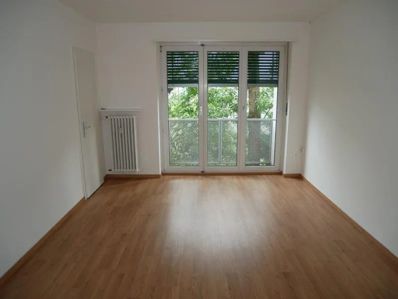 Appartement rénové de 2 pièces avec balcon