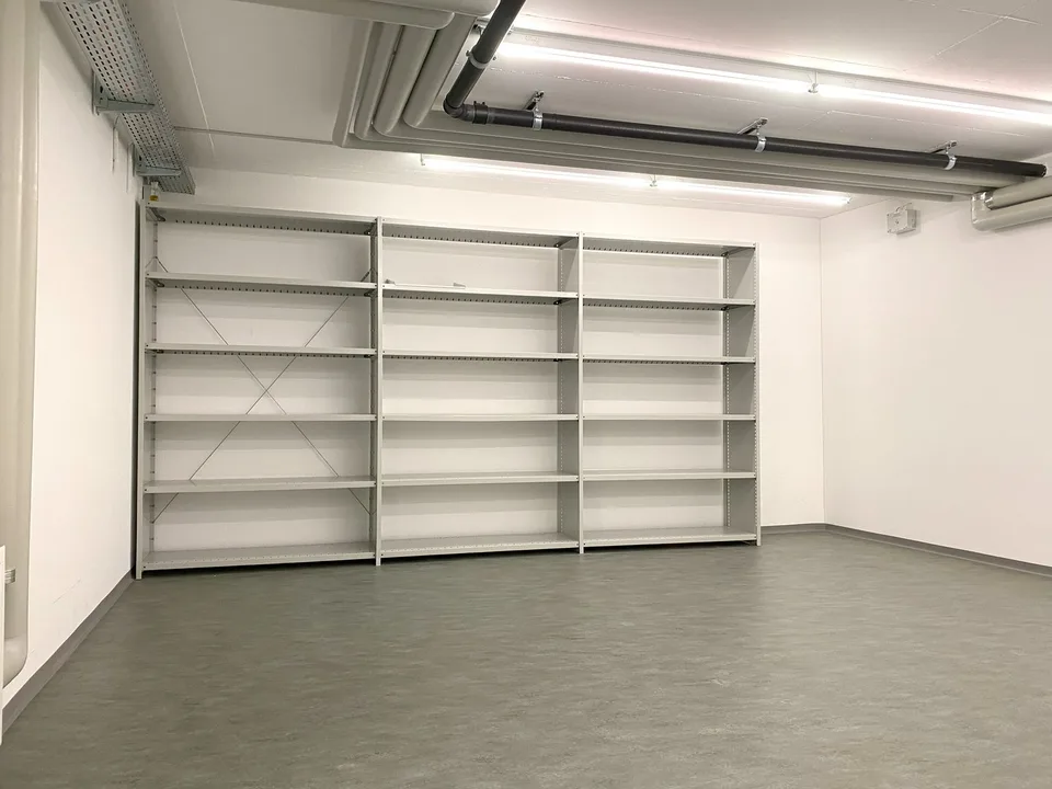 Espace de bureau abordable n° 14 au 2e étage à louer