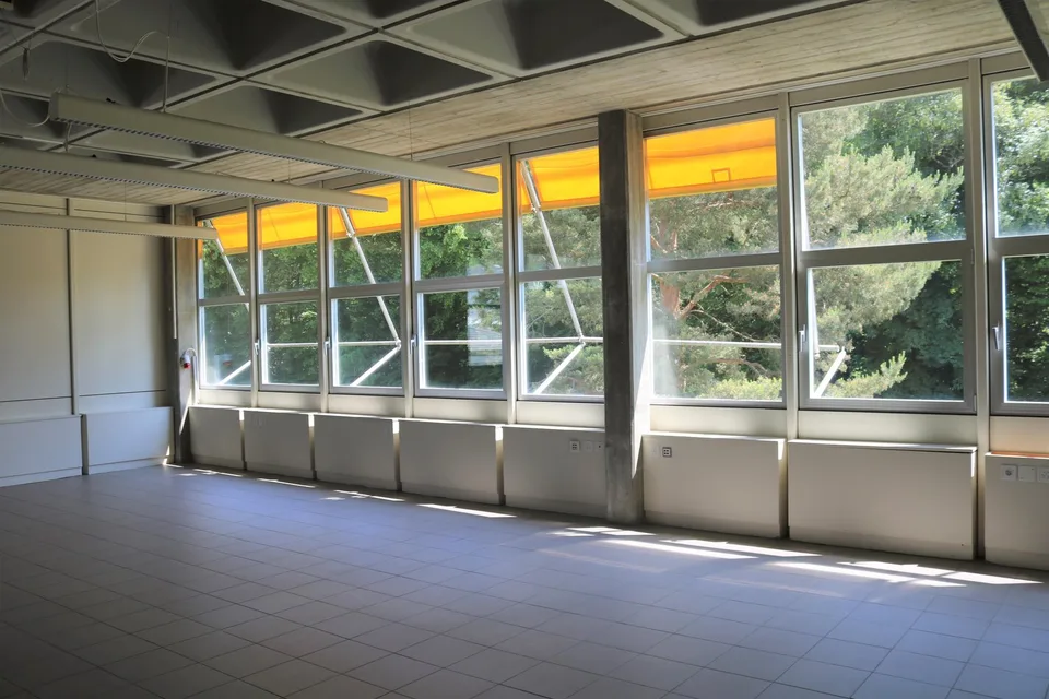 Lichtdurchflutete Gewerbe-/Büroräume zur individuellen Nutzung