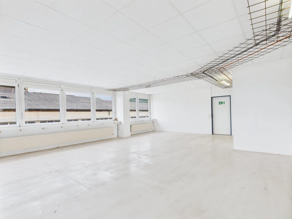 350m2 - Spazio commerciale moderno e luminoso al 2° piano con vista panoramica