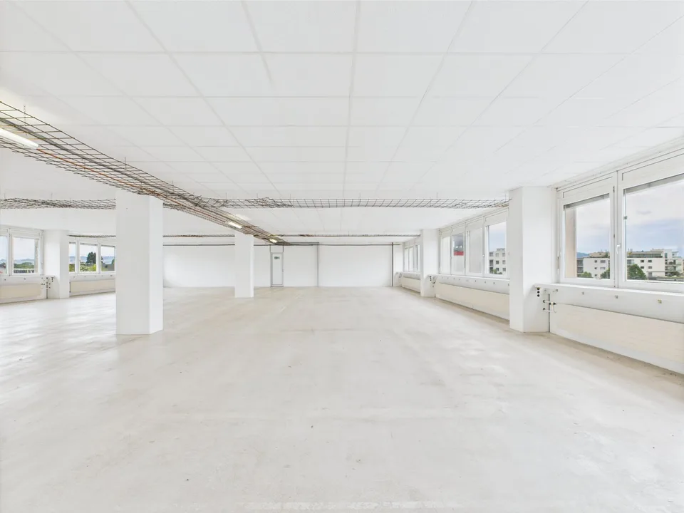 350m2 - Spazio commerciale moderno e luminoso al 2° piano con vista panoramica