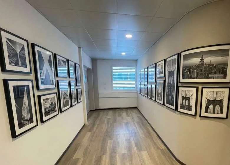 Wir vermieten ein renoviertes Gewerberaum von 300 m² im 1. Stock in Ma