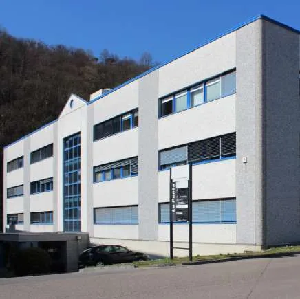 Affittiamo spazio commerciale ristrutturato di 300 mq al 1 piano  a Ma