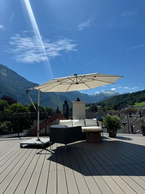 Appartamento in mansarda di 5,5 locali nel centro di Glarus con terrazza spaziosa