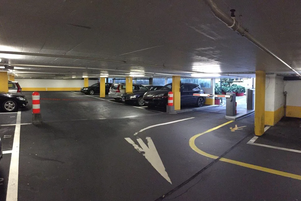 Parcheggio permanente nel parcheggio National Hof