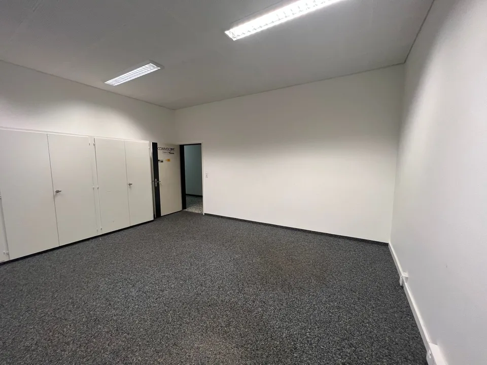 Spazi commerciali, di stoccaggio e uffici a prezzi accessibili in affitto da 20m2