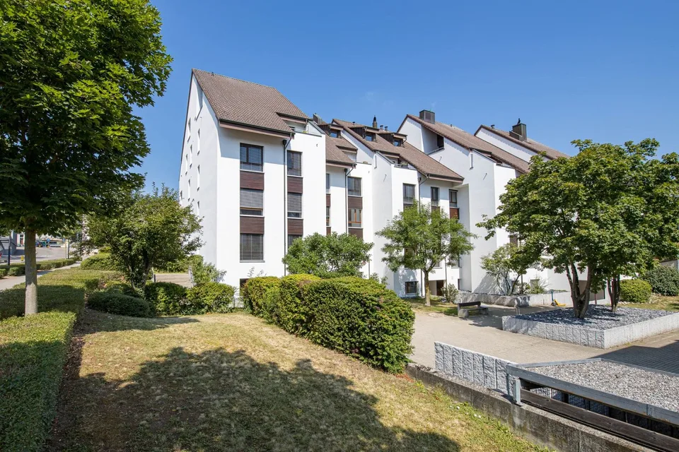 Nähe Schloss Binningen und Kronenplatz - Auto-Einstellplätze zu vermieten
