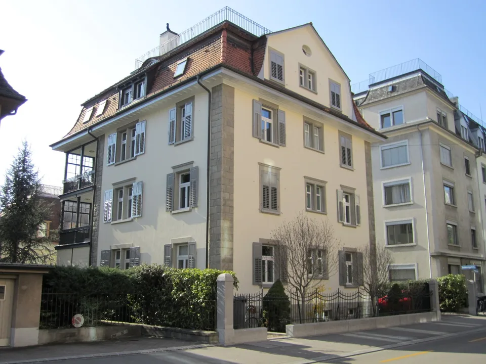 Charmante 3.5-Zimmer-Dachwohnung an der Sonneggstrasse in Zürich