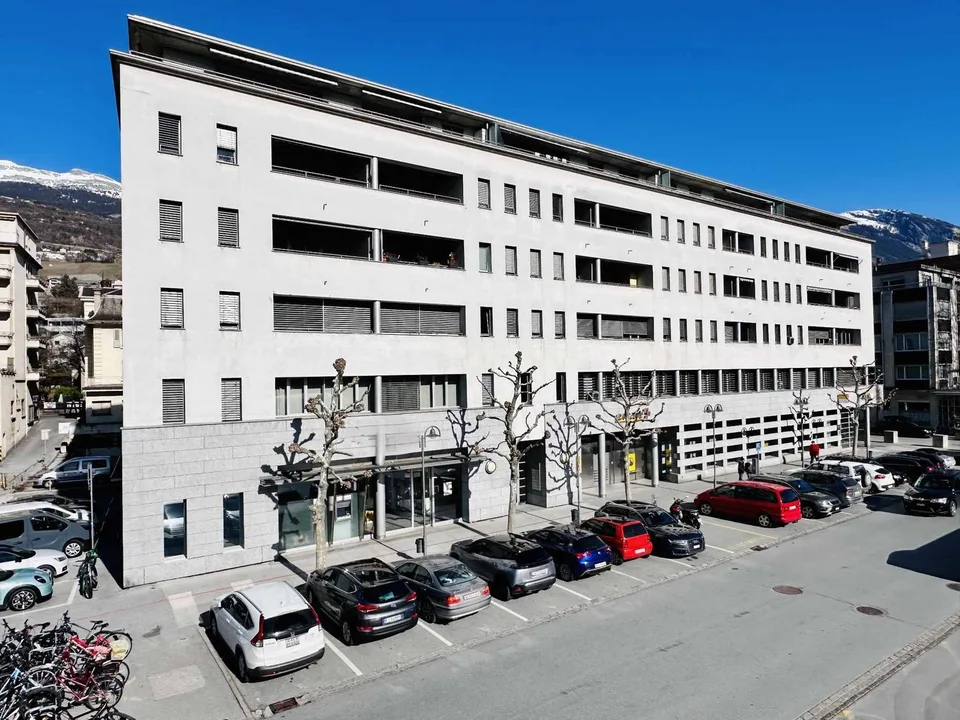 Arkade von 177 m2 ideal in der Nähe des Bahnhofs Sierre gelegen