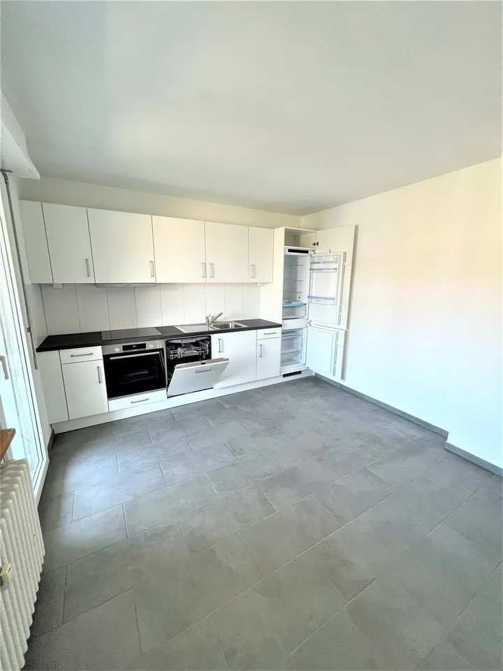 Appartement 2 pièces lumineux avec balcon au 4e étage – Kleinhüningen, Bâle