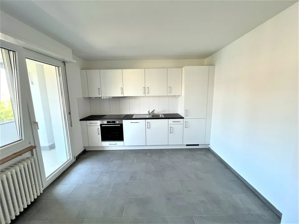 Helle 2-Zimmer-Wohnung mit Balkon im 4. OG – Kleinhüningen, Basel