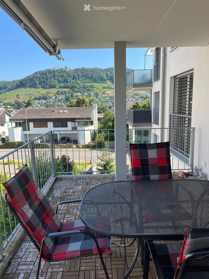 Moderne 3.5-Zimmer-Eigentumswohnung mit grossem Balkon und Tiefgaragenplatz