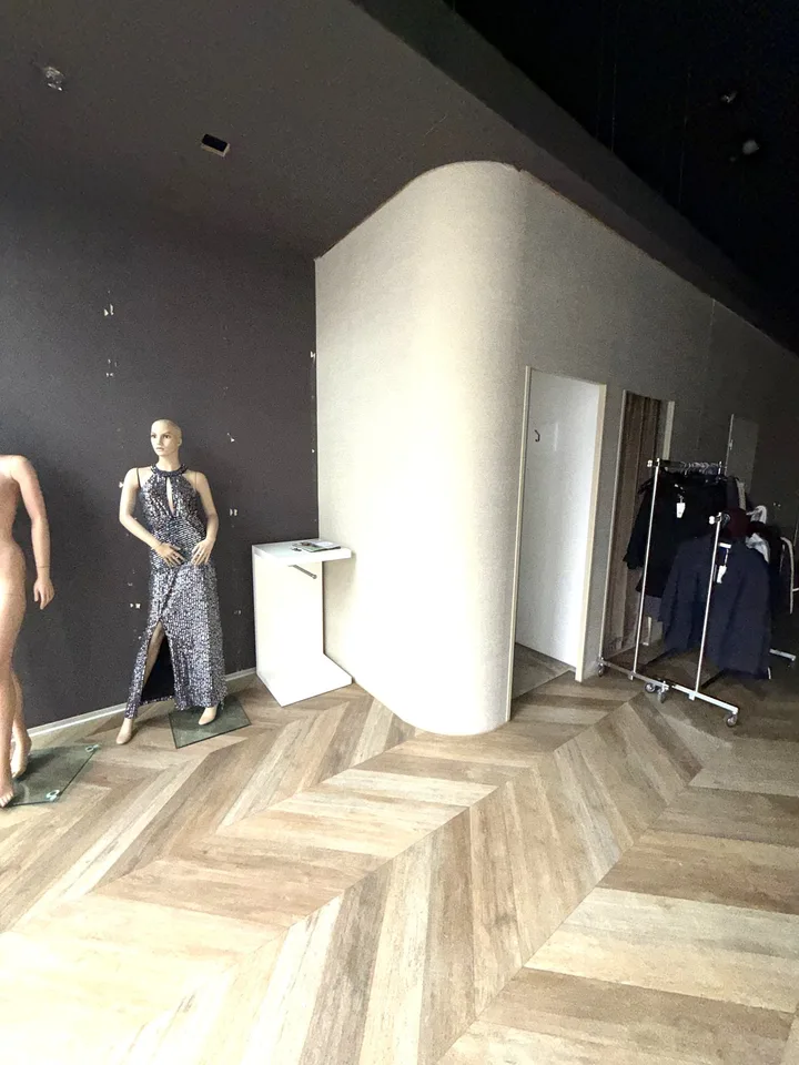 Spazio commerciale moderno in una posizione centrale a Suhr