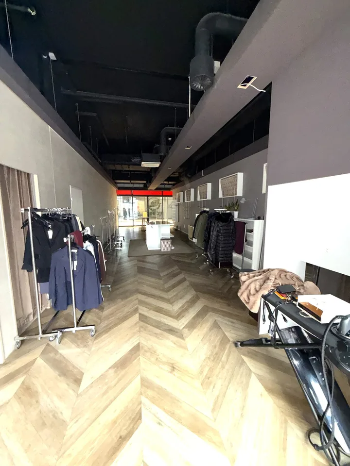 Spazio commerciale moderno in una posizione centrale a Suhr – foto 10 di 10