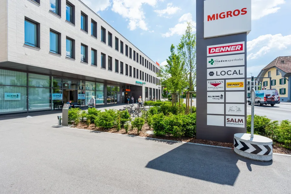 Spazio commerciale moderno in una posizione centrale a Suhr