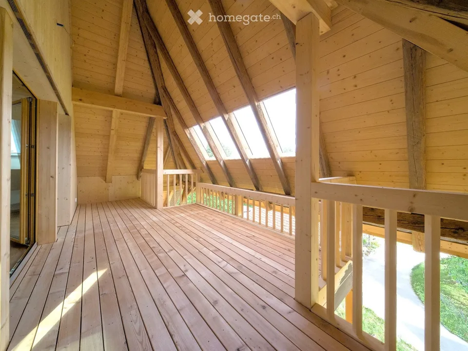 Première location de 5,5 pièces en appartement mansardé dans une ferme historique à Lurtigen