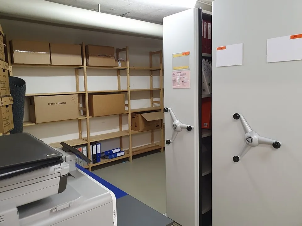 Locale di stoccaggio in affitto in un edificio commerciale situato centralmente