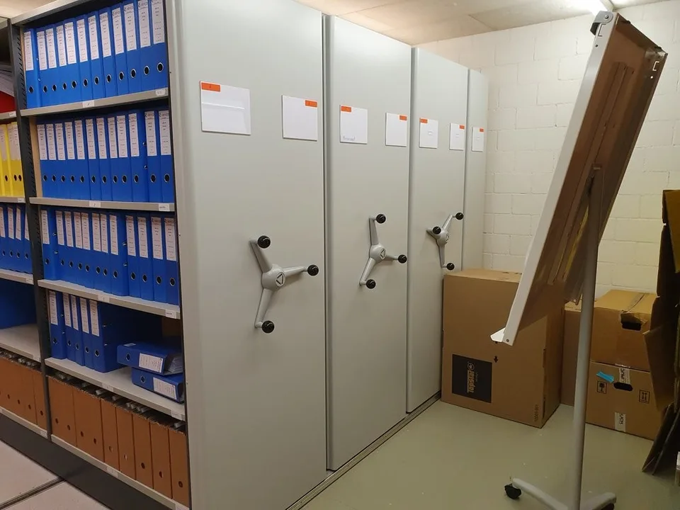 Locale di stoccaggio in affitto in un edificio commerciale situato centralmente