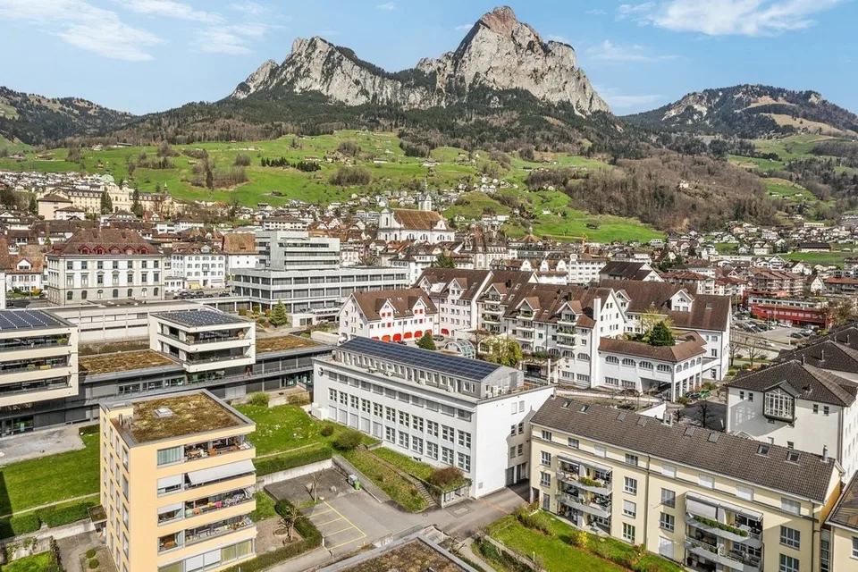 Locale di stoccaggio in affitto in un edificio commerciale situato centralmente