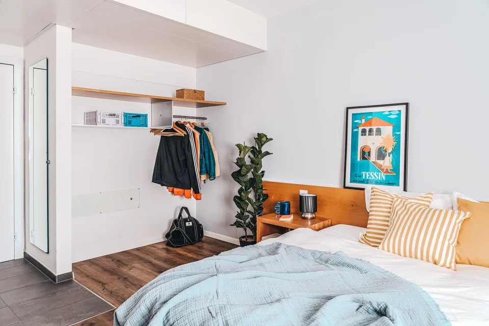 Möbliertes Zimmer mit eigenem Bad | Coliving | Zürich-Dietikon