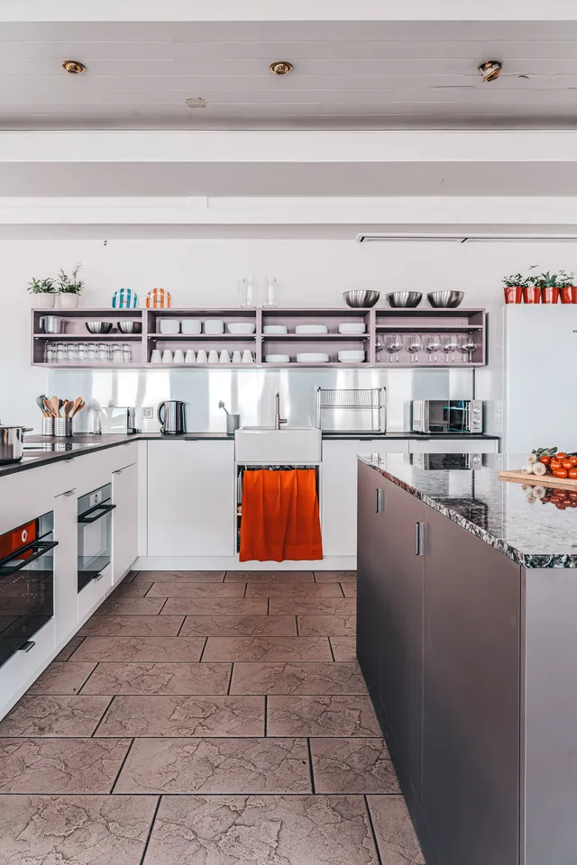 Möbliertes Zimmer mit eigenem Bad | Coliving | Zürich-Dietikon