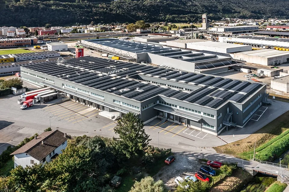 CADENAZZO - GRAND ENTREPÔT/LABORATOIRE DE 784 M² (REF. 102) – photo 7 sur 10