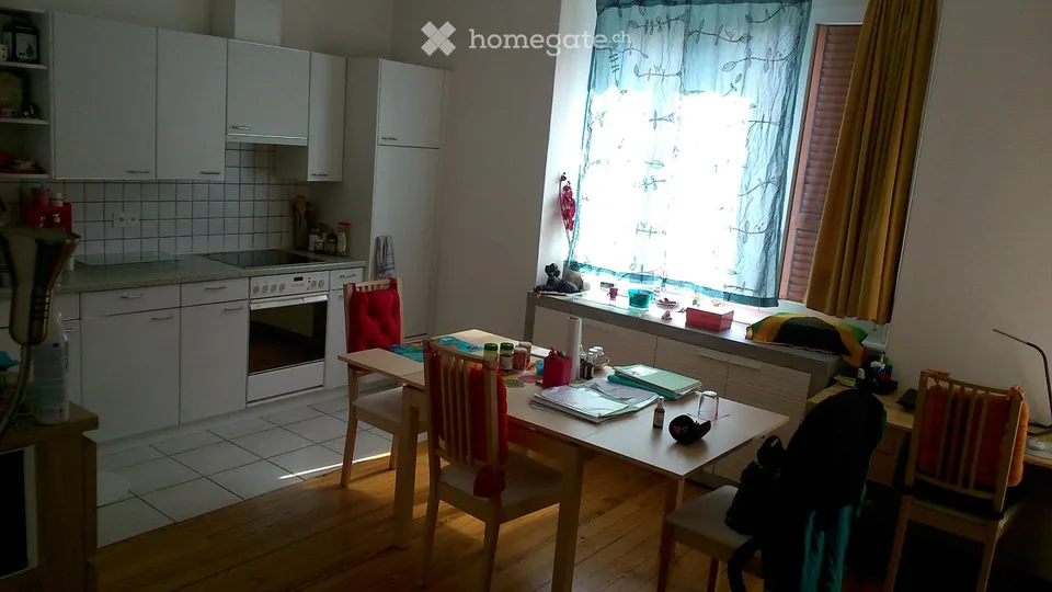 Schönes möbliertes Zimmer