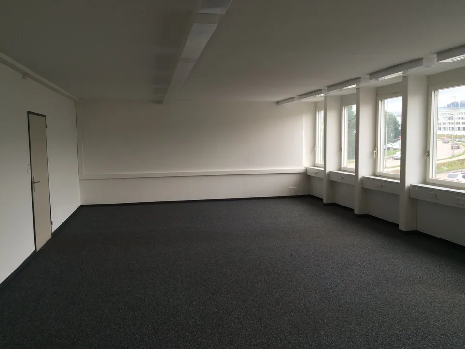 Entrepôt et bureau / thérapie / cabinet etc. espaces à Wädenswil