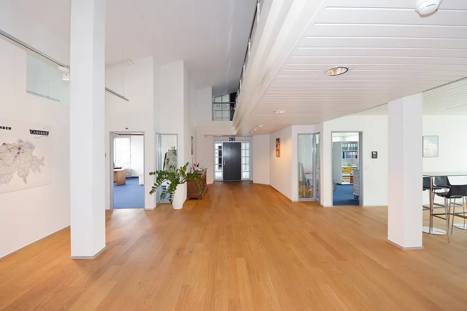 Büro mit Galerie im Atrium Cham