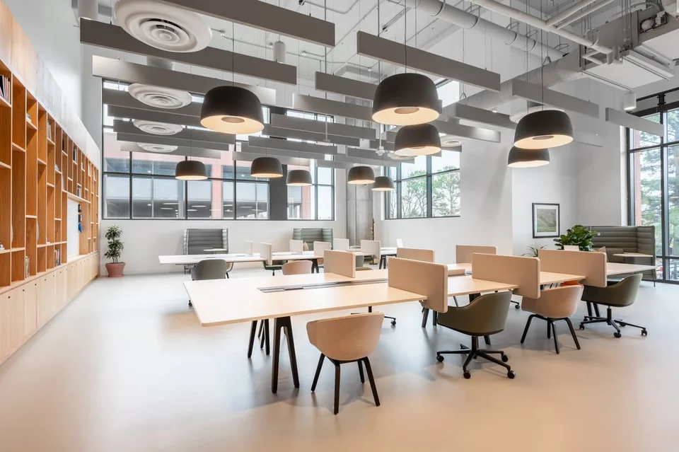 Eigener Schreibtisch in Spaces R2 Tower