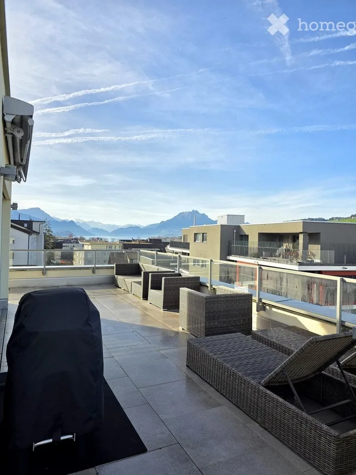 Appartamento mansardato di 3,5 locali con vista panoramica a Küssnacht am Rigi
