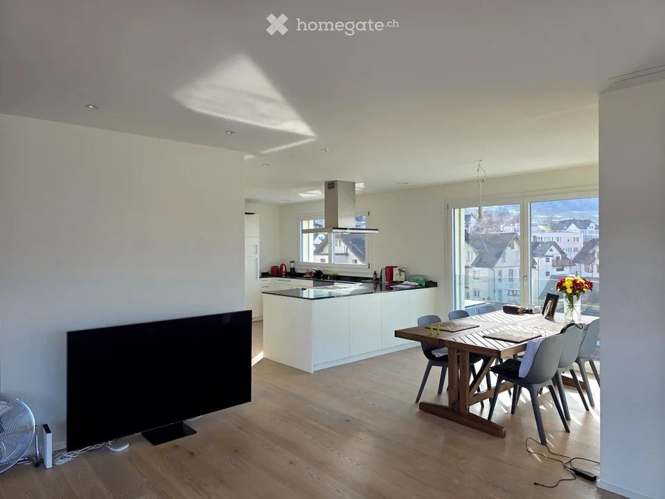 Appartamento mansardato di 3,5 locali con vista panoramica a Küssnacht am Rigi