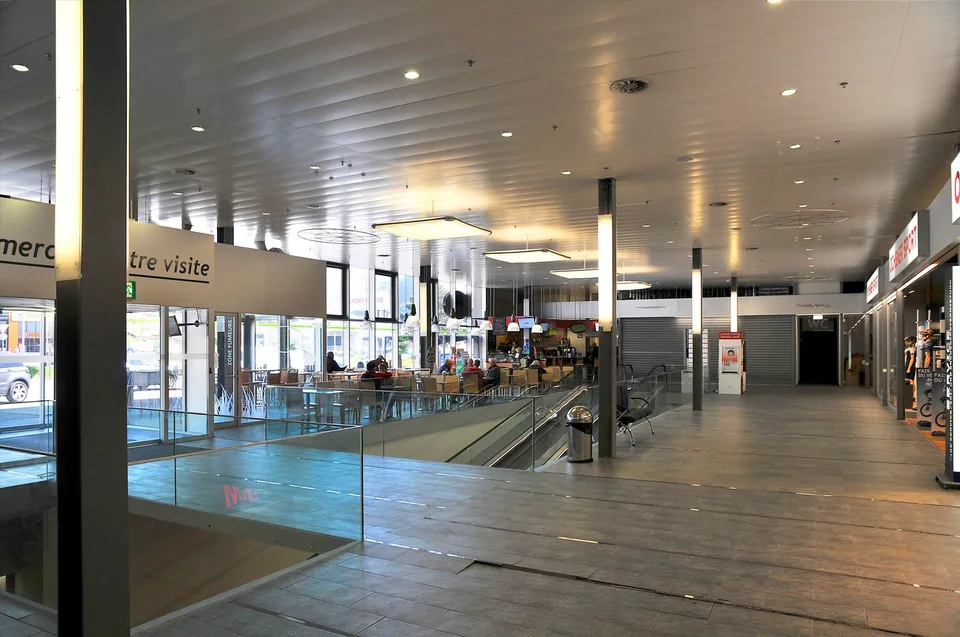 Belles surfaces au coeur de la zone commerciale de Conthey