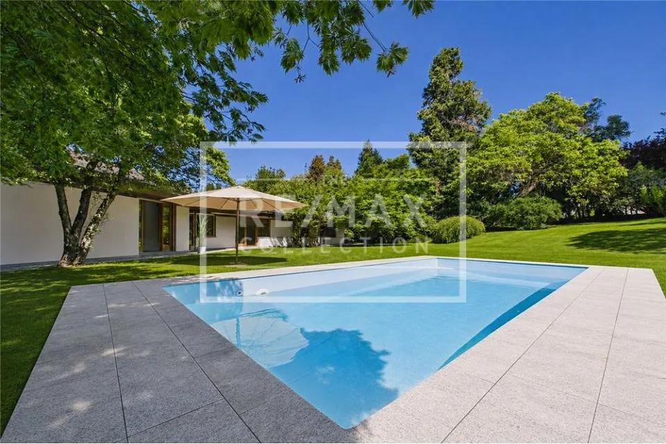 Elegante Villa mit Pool und privatem Garten in Gentilino