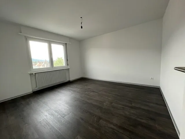 SCHÖNES 2.5 ZIMMER MODERN 47 M2 MIT AUFZUG