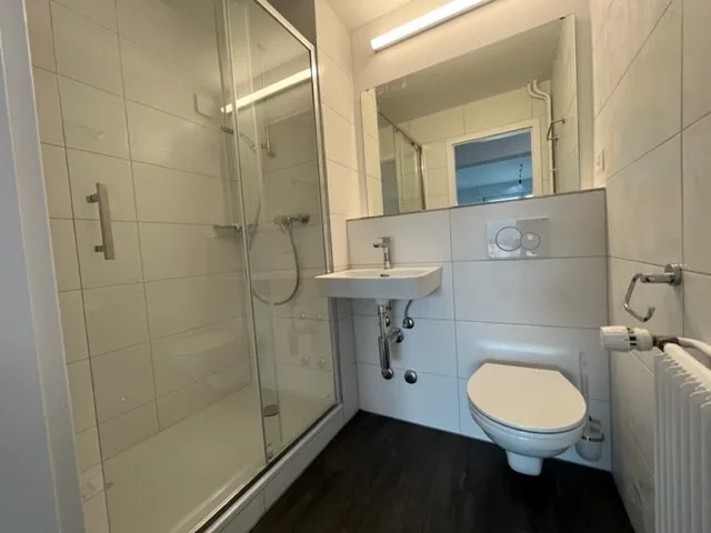 SCHÖNES 2.5 ZIMMER MODERN 47 M2 MIT AUFZUG