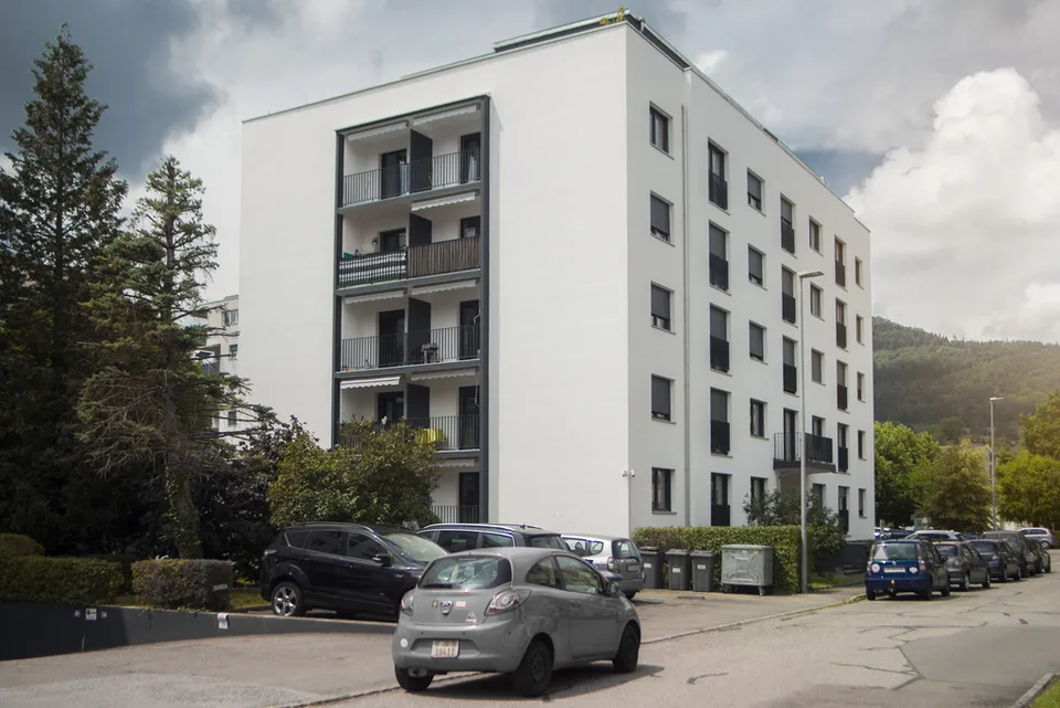 SCHÖNES 2.5 ZIMMER MODERN 47 M2 MIT AUFZUG