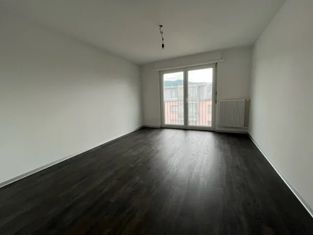 SCHÖNES 2.5 ZIMMER MODERN 47 M2 MIT AUFZUG