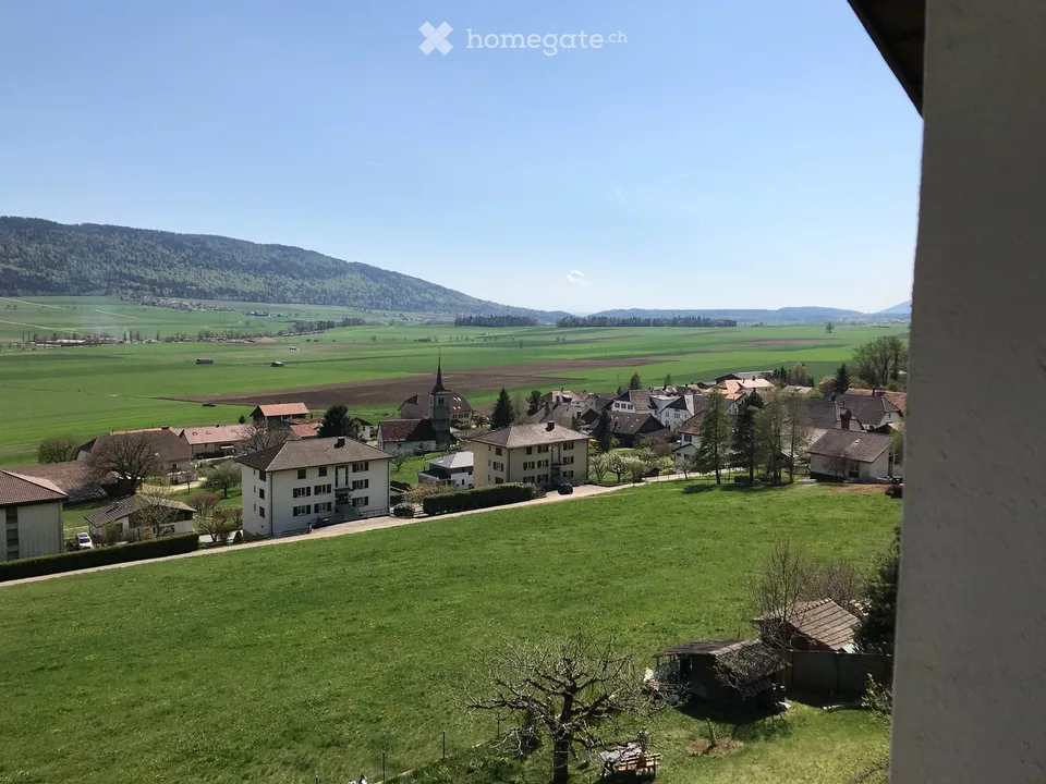 Charmant studio de 1.5 pièces avec vue panoramique à Chézard-Saint-Martin