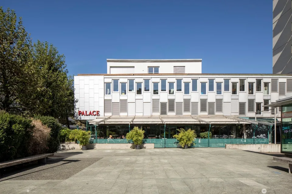 PALACE: Espace commercial attractif près de la gare centrale