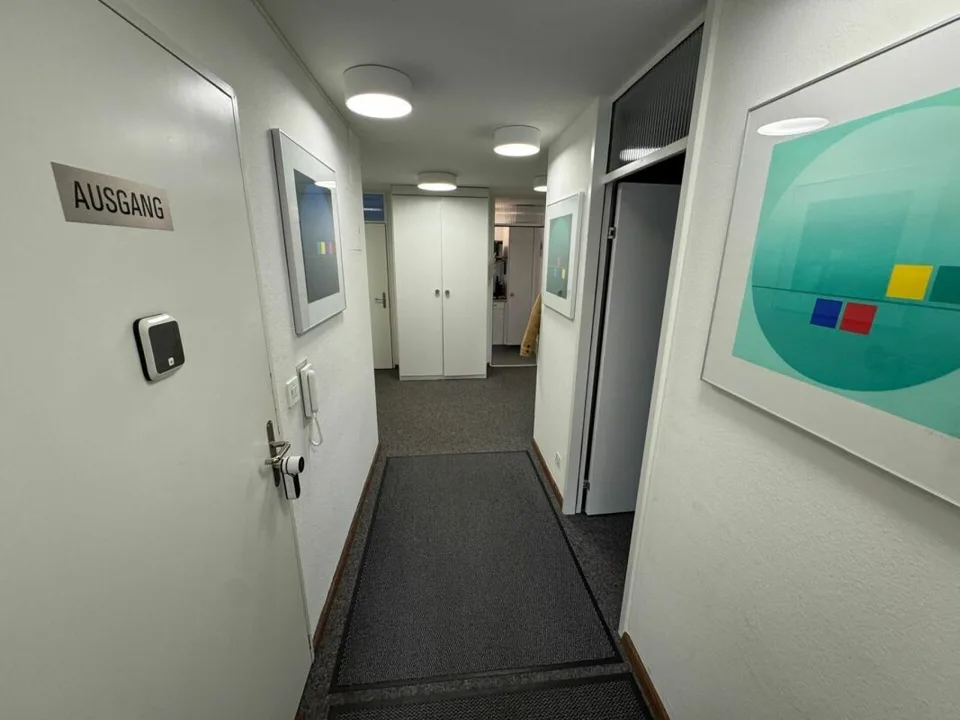 Bureau moderne, prêt à être occupé, 4 pièces avec équipement de haute qualité en centre-ville - à louer immédiatement