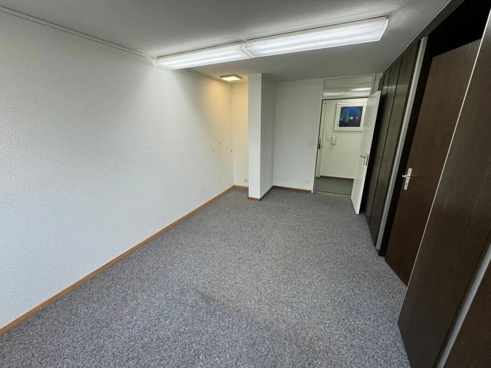 Bureau moderne, prêt à être occupé, 4 pièces avec équipement de haute qualité en centre-ville - à louer immédiatement