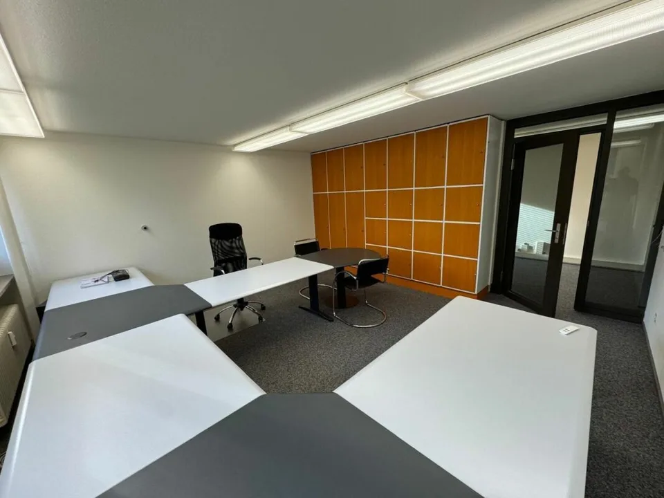 Bureau moderne, prêt à être occupé, 4 pièces avec équipement de haute qualité en centre-ville - à louer immédiatement
