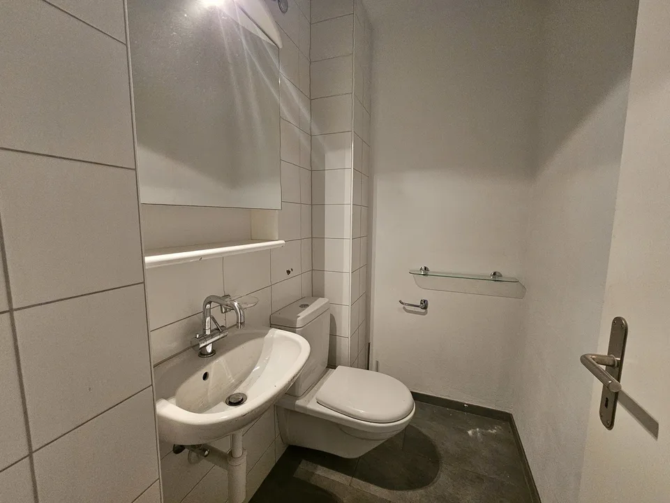 Ufficio 60 m² con magazzino e armadi per archiviazione – foto 6 di 11
