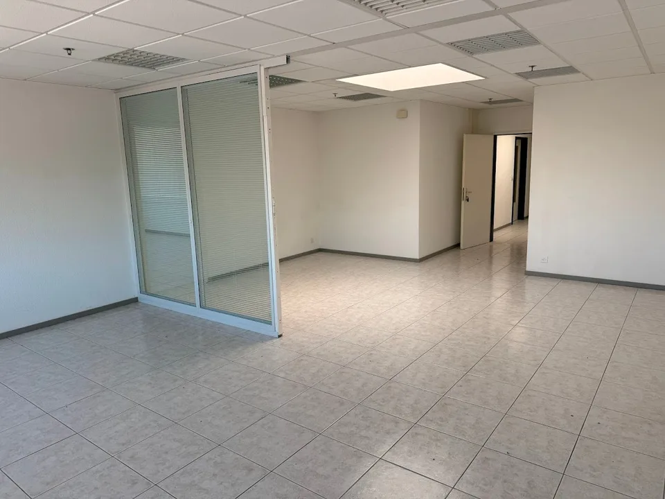 TO SEIZE - OFFICES IN ECHANDENS – photo 10 of 23