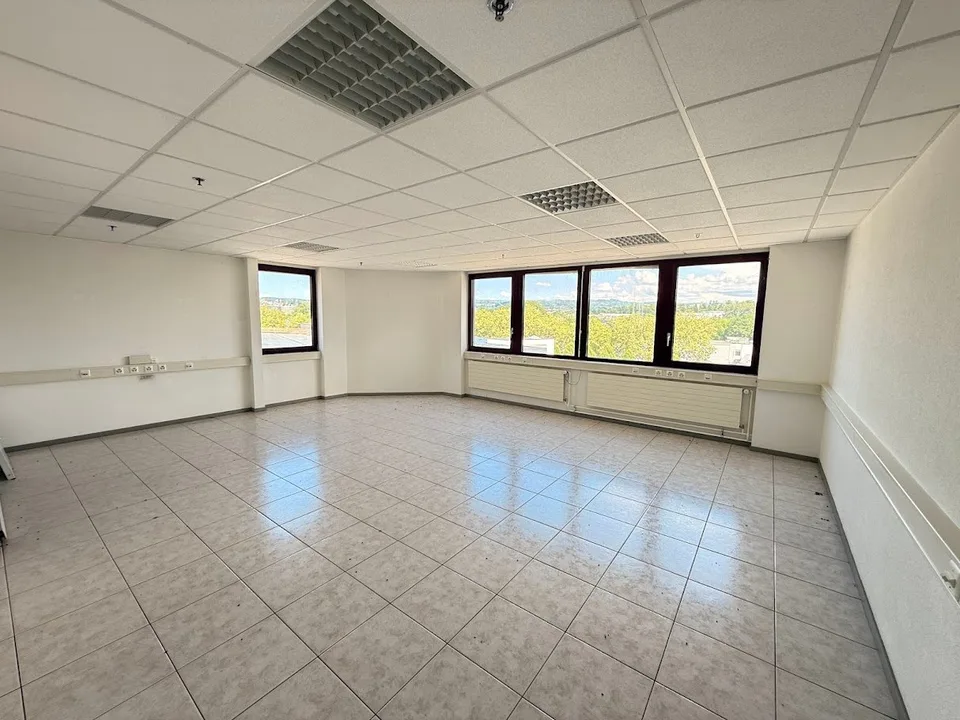 TO SEIZE - OFFICES IN ECHANDENS – photo 11 of 23