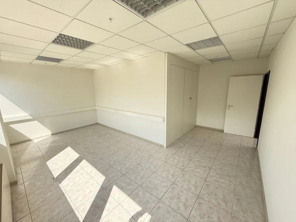 TO SEIZE - OFFICES IN ECHANDENS – photo 22 of 23
