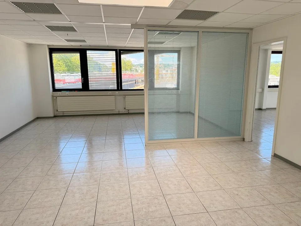TO SEIZE - OFFICES IN ECHANDENS – photo 9 of 23
