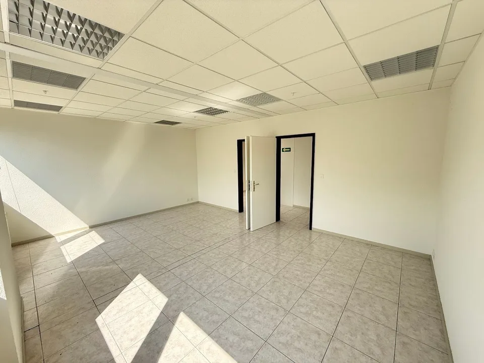 TO SEIZE - OFFICES IN ECHANDENS – photo 20 of 23